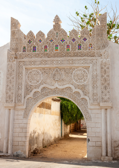 Al-refae e house gateway decorated with stucco, Jizan Region, Farasan island, Saudi Arabia