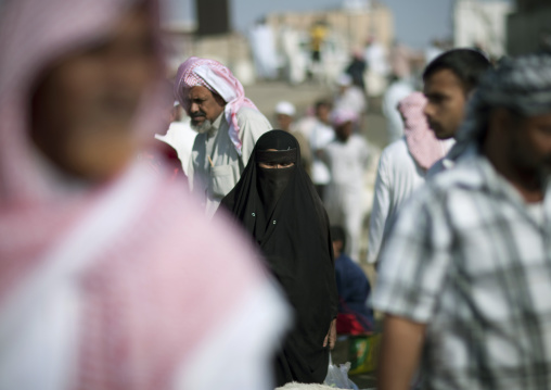 Saudi woman veiled in a market, Jizan Province, Sabya, Saudi Arabia