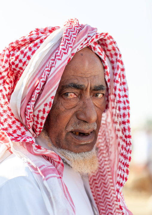 Portrait of an old saudi man with a white beard, Jizan Province, Sabya, Saudi Arabia