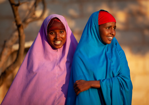 Portrait of smiling somali teenage girls, Woqooyi Galbeed province, Baligubadle, Somaliland