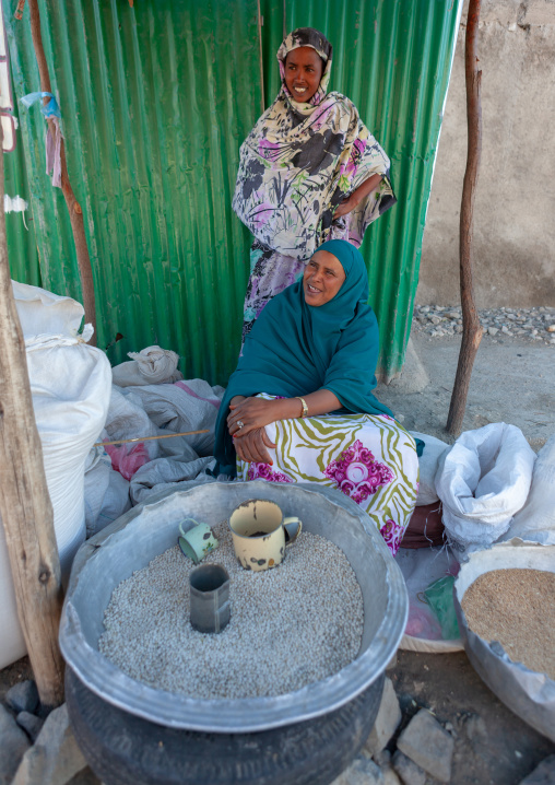 Somali women in the grain market, Woqooyi Galbeed region, Hargeisa, Somaliland