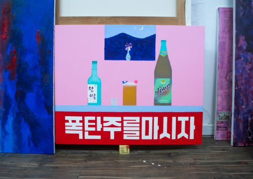 Sun mu artist paintings in his workshop, National capital area, Seoul, South korea