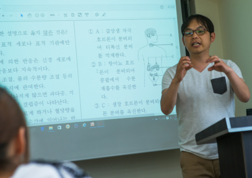 Teatcher in yeo-mung school welcoming north korean teen defectors, National capital area, Seoul, South korea