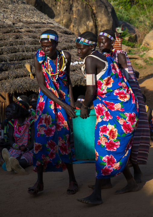 Larim tribe woman carrying alcohol during a wedding ceremony, Boya Mountains, Imatong, South Sudan