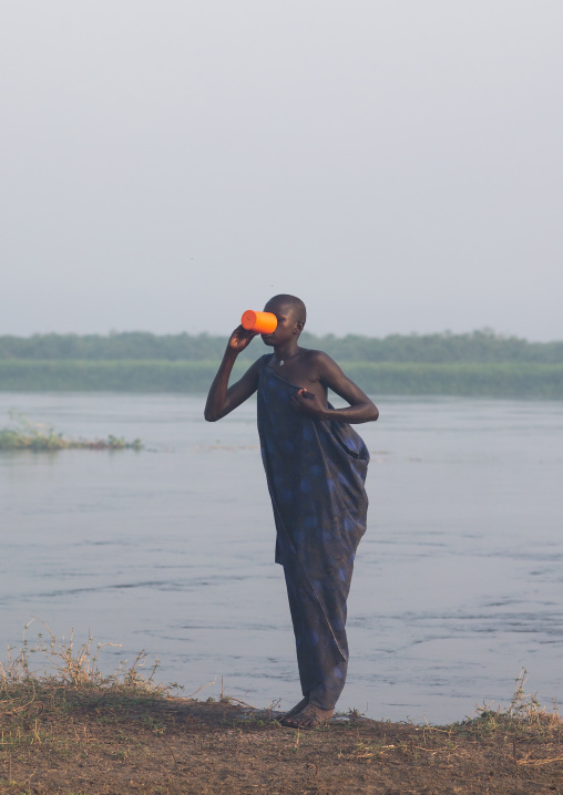 Mundari tribe woman drinking river Nile water, Central Equatoria, Terekeka, South Sudan