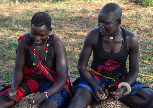 Portrait of Mundari tribe women with scarifications on the forehead preparing peanuts, Central Equatoria, Terekeka, South Sudan