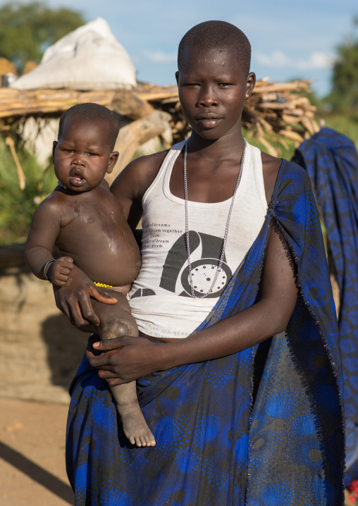 Portrait of a Mundari tribe mother with her child, Central Equatoria, Terekeka, South Sudan