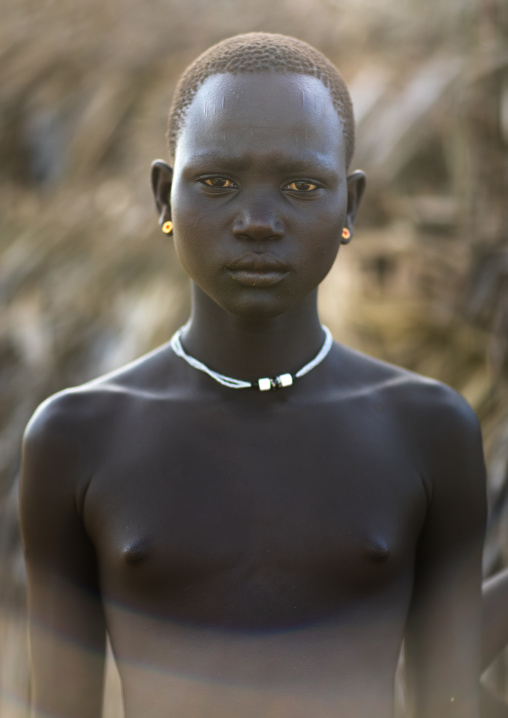 Portrait of a Mundari tribe teenage girl, Central Equatoria, Terekeka, South Sudan