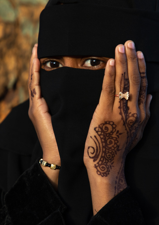 Young woman wearing burqa and hands painted with henna, Northern State, Al-Khandaq, Sudan