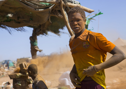 Sudan, Khartoum State, Alkhanag, men searching for gold