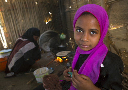 Sudan, Northern Province, Delgo, young nubian girl in a kitchen