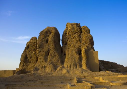 Sudan, Northern Province, Kerma, ruins of the western deffufa