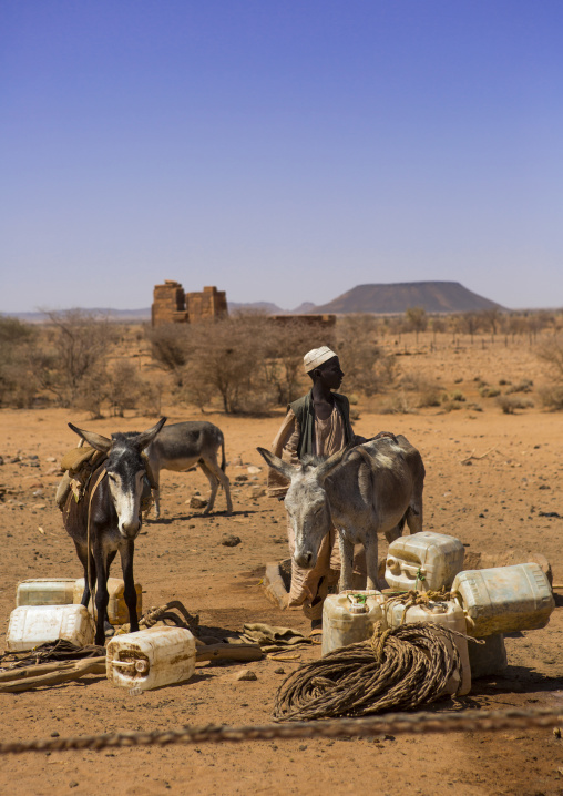 Sudan, Nubia, Naga, people taking water from a well in the desert