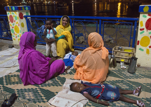 Sudan, Red Sea State, Port Sudan, women and kids relaxing on the corniche