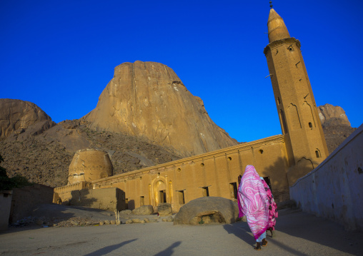 Sudan, Kassala State, Kassala, khatmiyah mosque at the base of the taka mountains