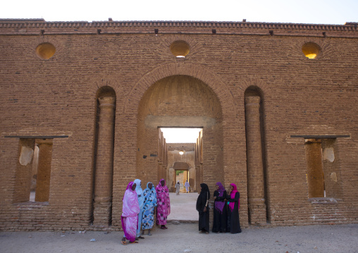 Sudan, Kassala State, Kassala, group of people in front of khatmiyah mosque