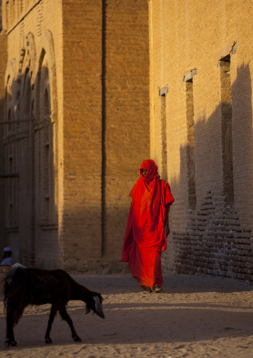 Sudan, Kassala State, Kassala, woman passing in front of khatmiyah mosque