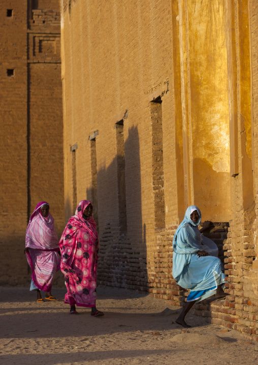 Sudan, Kassala State, Kassala, women going inside khatmiyah mosque