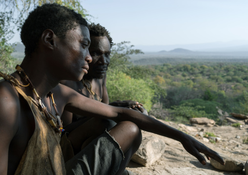 Tanzania, Serengeti Plateau, Lake Eyasi, hadzabe tribe men