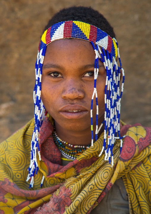 Tanzania, Serengeti Plateau, Lake Eyasi, hadzabe young bushwoman with beaded headband