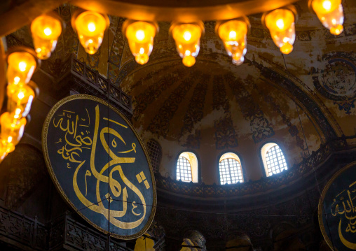 The islamic decoration on the domes of the interior of Hagia Sophia, Sultanahmet, istanbul, Turkey