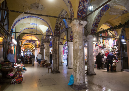 Pillars and arches inside the grand bazaar, Beyazit, istanbul, Turkey