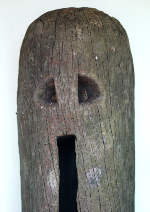 Vertical slit drum depicting human head, Efate island, Port Vila, Vanuatu
