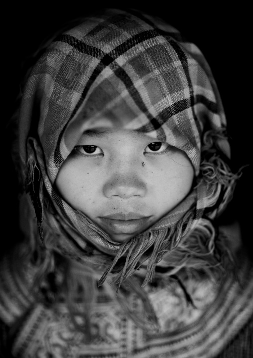 Veiled flower hmong teenage girl, Sapa, Vietnam
