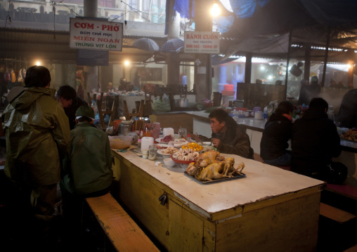 People eating at sapa meat market, Vietnam