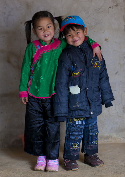 Happy giay kids, Sapa, Vietnam
