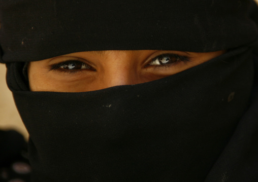 Smily Eyes A Fully Veiled Girl, Amran, Yemen