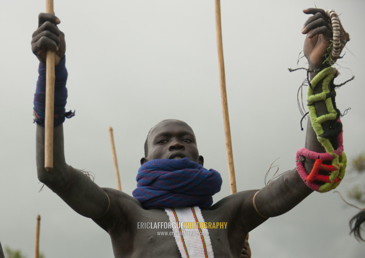 Бои на палках племени сурма. Племя сурма культ тела. Бой донга. Бои на палках племени сурма. Бой донга.