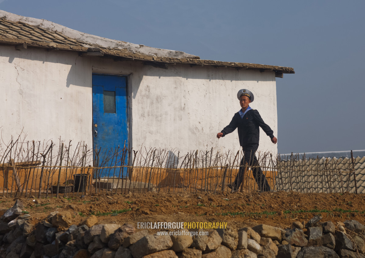 ERIC LAFFORGUE PHOTOGRAPHY - North Korean navy sailor in front of a ...