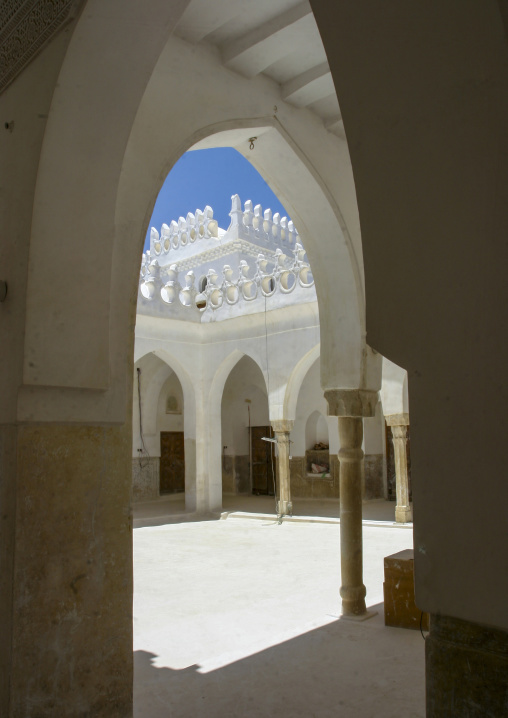 Al-Amiriya mosque courtyard, Al Bayda Governorate, Rada, Yemen