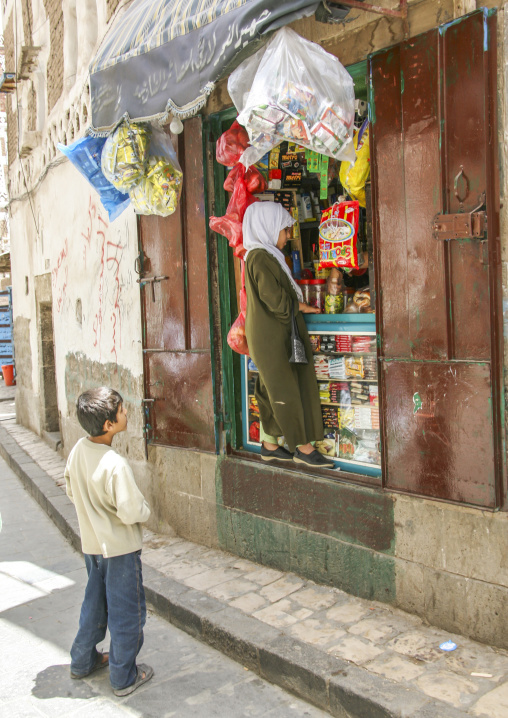 Yemeni children in fron tof a shop in the street, Amanat Al-Asemah, Sanaa, Yemen
