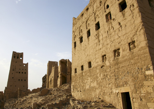 Ruined multi-storey houses made of mud in the old town, Marib Governorate, Marib, Yemen