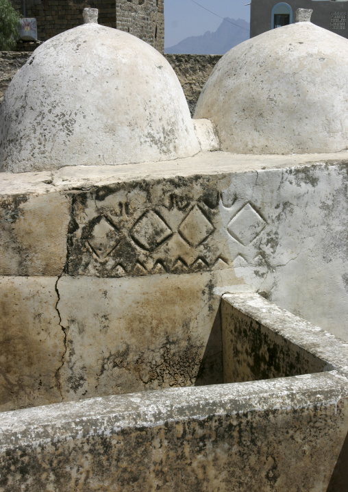 Al-Ashrafiya mosque domes before renovation, Janad Region, Taiz, Yemen