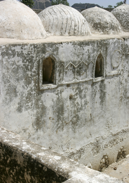 Al-Ashrafiya mosque domes before renovation, Janad Region, Taiz, Yemen