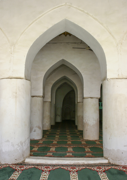 Old mosque prayer room, Al Hudaydah Governorate, Zabid, Yemen