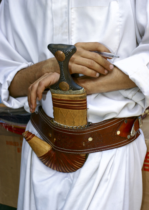 Yemeni man with jambiya, Amanat Al-Asemah, Sanaa, Yemen