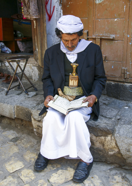 Portrait of a yemeni man reading a book, Amanat Al-Asemah, Sanaa, Yemen