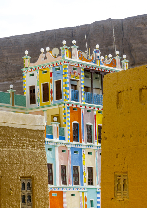 The multicolored Khailat Bugshan palace, Hadhramaut, Khaila, Yemen