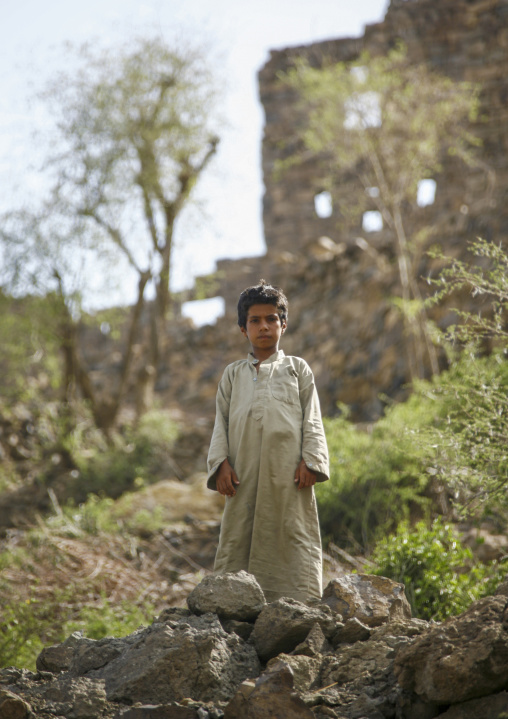 Portrait of a yemeni boy in the countryside, Amran Governorate, Amran, Yemen
