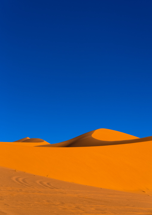 Sand dunes in the Sahara desert, Tassili N'Ajjer National Park, Tadrart Rouge, Algeria