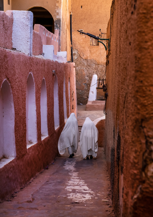 Mozabite women in white haïk in the streets of Ksar El Atteuf, North Africa, Ghardaia, Algeria