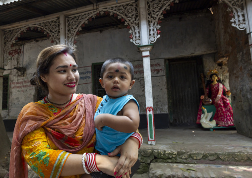 Portrait of a hindu bangladeshi mother with her son, Dhaka Division, Munshiganj, Bangladesh