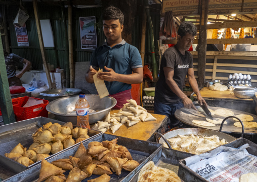 Bangladeshi man preparing samosas, Dhaka Division, Dhaka, Bangladesh
