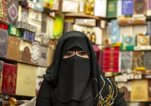 Veiled woman in a perfume shop, Dhofar, Salalah, Oman