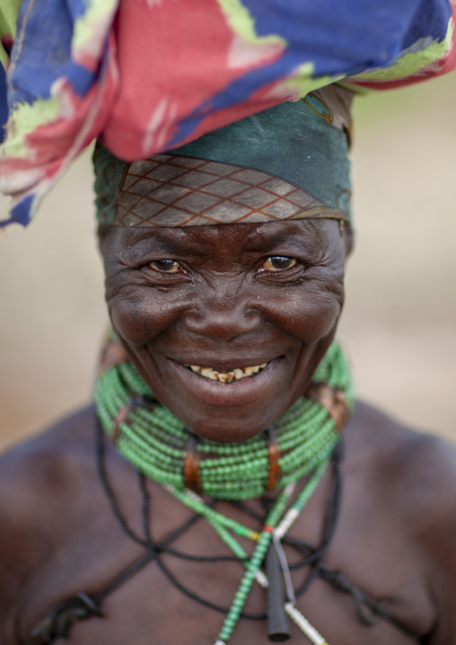 Old mugambue woman carrying stuff on her head, Huila Province, Bilaiambundo, Angola