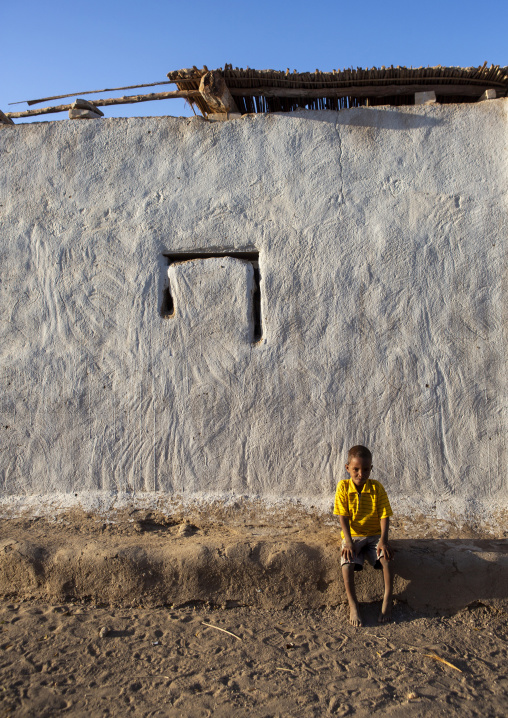 Sudan, Nubia, Tumbus, Kid sitting in front of a traditional house